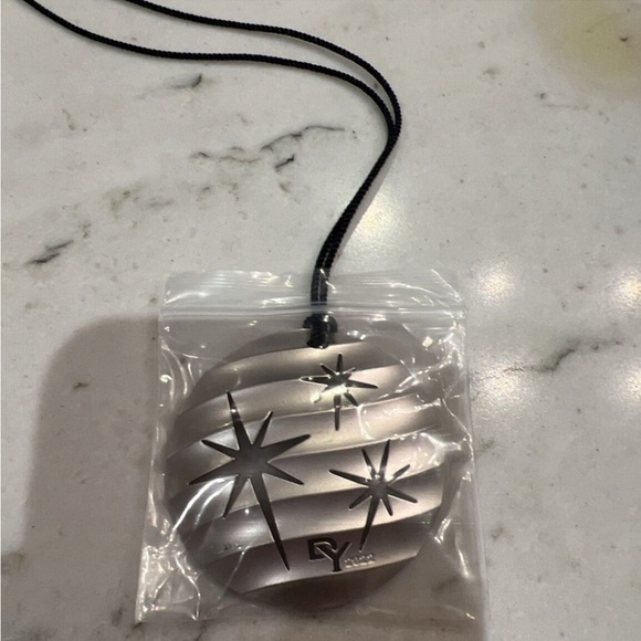 Elegant Silver Star Ornament - Picture 2 of 3